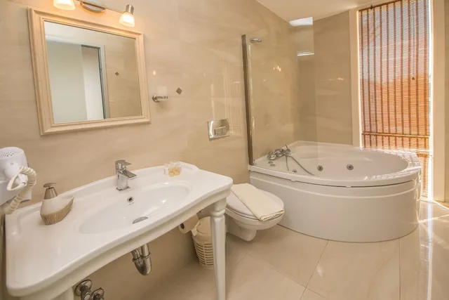 جناح ديلوكس بإطلالة على البحر بشرفة، Destina Boutique Hotel 2/2