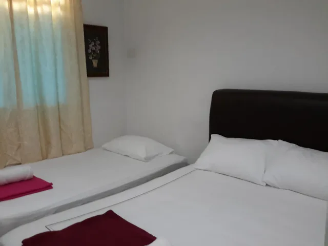 غرفة ديلوكس ثلاثية بسرير كوين وسرير فردي، Rasa Motel 2/3