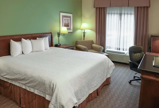 غرفة قياسية بسريرين كوين، Hampton Inn & Suites Youngstown - Canfield 3/9
