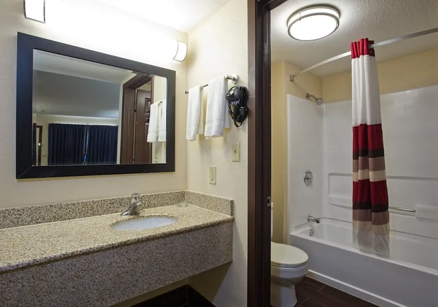 غرفة قياسية بسريرين كوين لذوي الإعاقة، Red Roof Inn Corpus Christi South 4/5