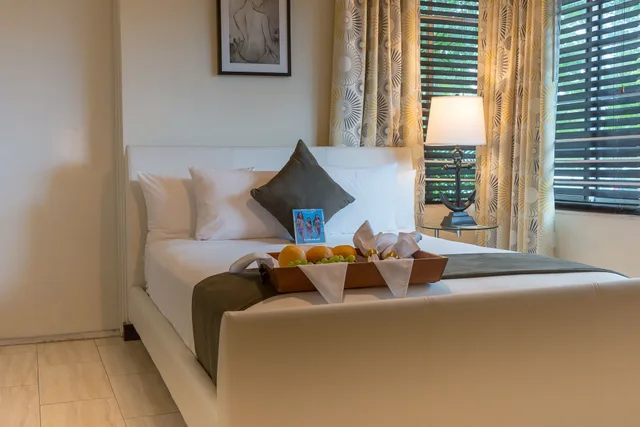 جناح بسريرين كوين بغرفتي نوم مع أريكة، Tradewinds Apartment Hotel 6/10