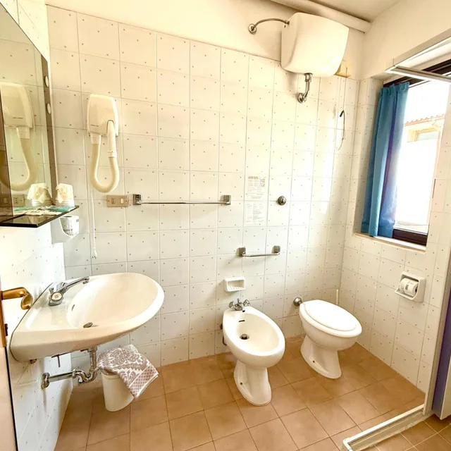 غرفة ثلاثية، Hotel Timiama 7/8