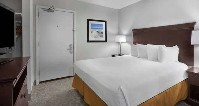 Suite, King Bed, Ocean Front, Sofa, Balcony, Best Western Ocean Sands Beach Resort 4/10