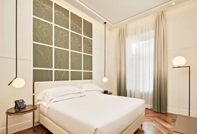 Superior Double Room with King Bed، De Bonart Naples, Curio Collection by Hilton 6/8