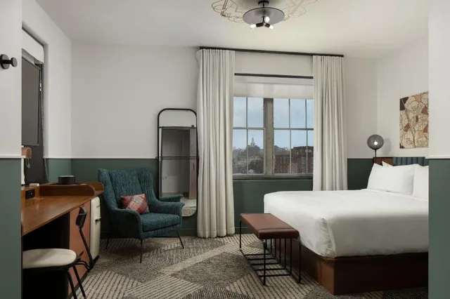 Historical, Guest Room, King Bed, City View، Hotel Forty Five, Macon, a Tribute Portfolio Hotel 1/7
