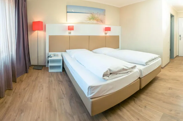 غرفة قياسية بسرير مزدوج بحوض استحمام، Hotel Stuttgart Sindelfingen City By Tulip Inn 3/5