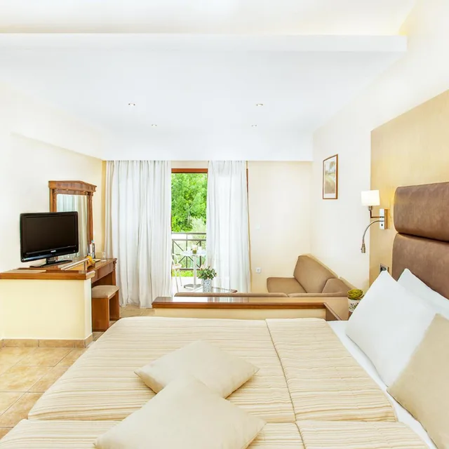 غرفة كلاسيكية بشرفة، Hotel Europa Olympia 5/7