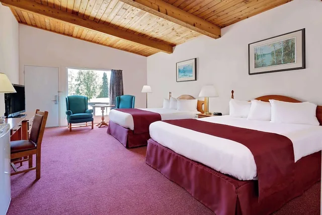 غرفة بسريرين مزدوجين، Ramada by Wyndham 1000 Islands/Gananoque 3/8