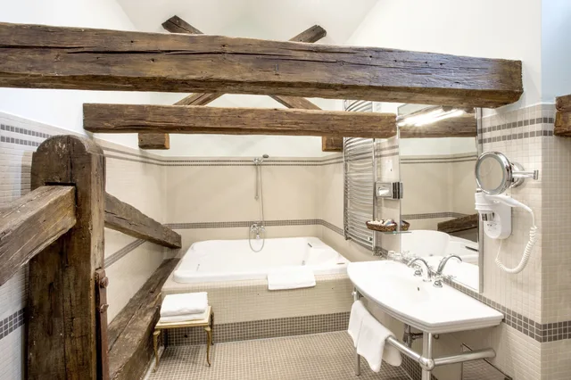 Tower, Suite, King Bed، Iron Gate Hotel And Suites 3/3