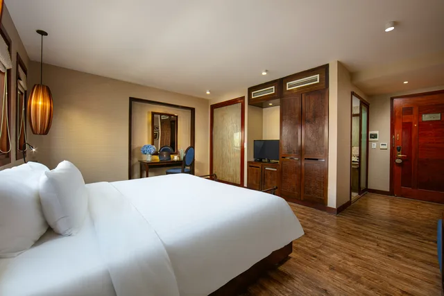 Connecting, Oriental, Suite, Oriental Suites Hotel And Spa 1/3