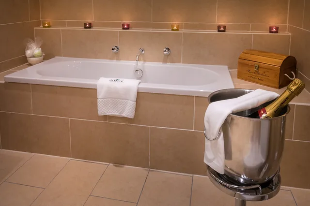 Classic, Lodge, King Bed، GLENCOE HOUSE 3/4