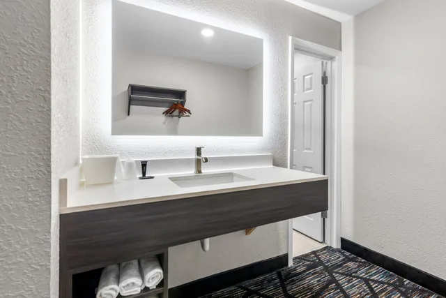 غرفة بسرير كينج بجاكوزي، Americas Best Value Inn Bishopville 9/10
