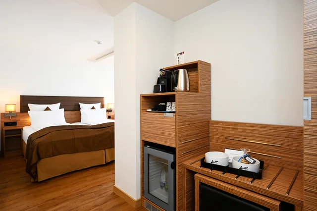 Room, Twin Beds, Stoller Zurich 2/4
