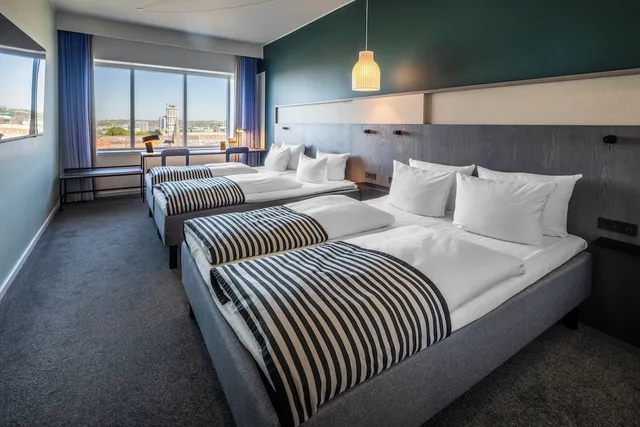 غرفة قياسية رباعية بسرير كينج وسرير كوين، Comwell Aarhus Dolce By Wyndham 1/3