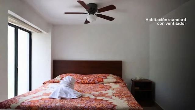 Standard, Queen Bed, with Fan، Hotel Rúa 1/8