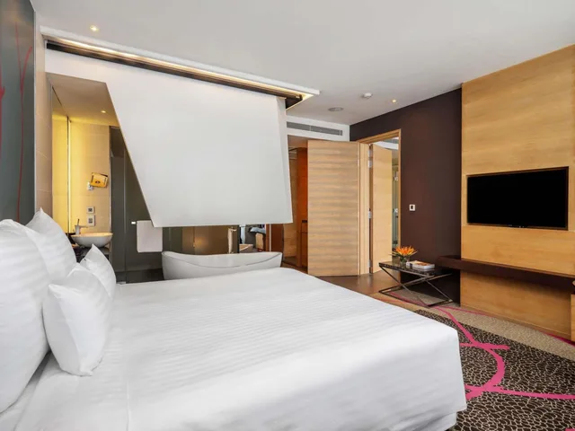 غرفة تنفيذية تنفيذية بسرير كينج مع دخول الصالة، Pullman Saigon Centre 2/5