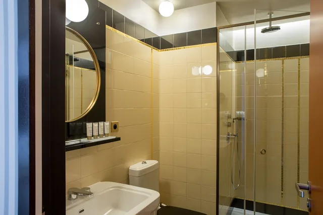 غرفة كلاسيكية بسرير كوين، Hotel du Rond-Point des Champs-Elysees 8/8