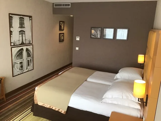 غرفة كلوب، New Hotel Charlemagne 1/9