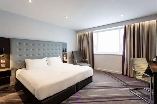 غرفة سوبيريور بسرير كينج لذوي الإعاقة، Premier Inn London Farringdon (Smithfield) Hotel 1/2