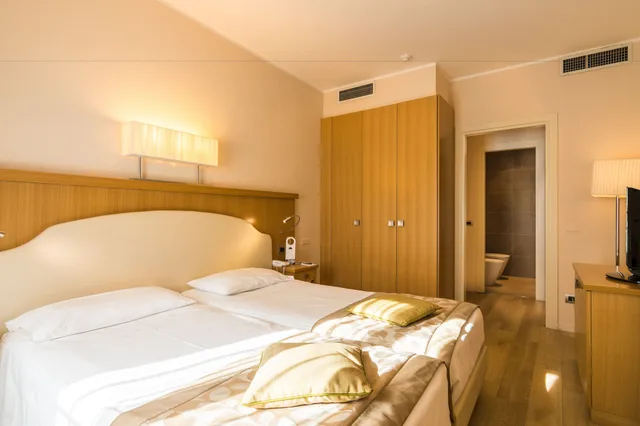 Plus, Classic, 3 Beds، Hotel Sirmione E Promessi Sposi 1/6