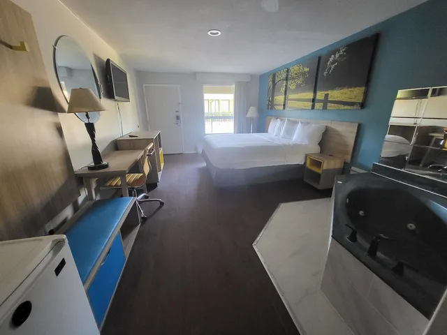 غرفة قياسية بسرير كينج بحوض جاكوزي، Park Inn by Radisson, Attalla-Gadsden 4/6
