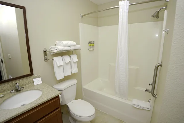 جناح استوديو بسريرين مزدوجين لذوي الإعاقة، Candlewood Suites Boise Towne Square 4/9