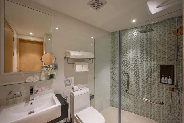 Two Bedroom Suite Pool Access، The Beachfront Hotel Phuket 10/10