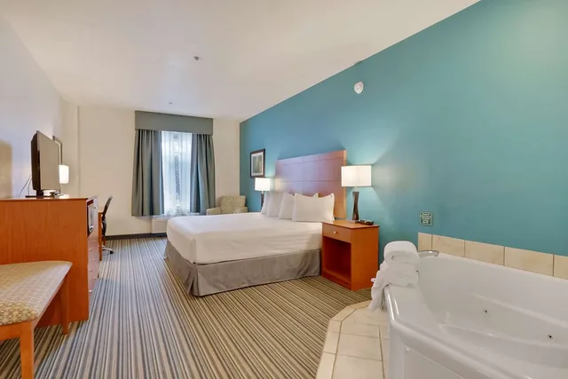 جناح بسرير كينج مع أريكة بحوض جاكوزي، Best Western Liberty Inn DuPont JBLM 5/5