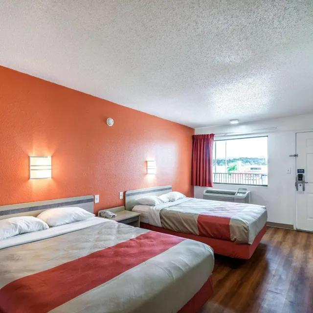 غرفة بسريرين كوين لغير المدخنين، Motel6 Anniston, AL 3/6