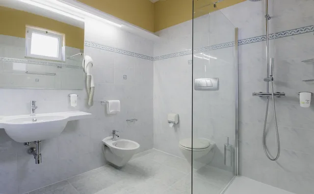 غرفة كلاسيكية رباعية بسرير مزدوج وسريرين منفصلين، Riviera Castelsardo Hotel 9/10