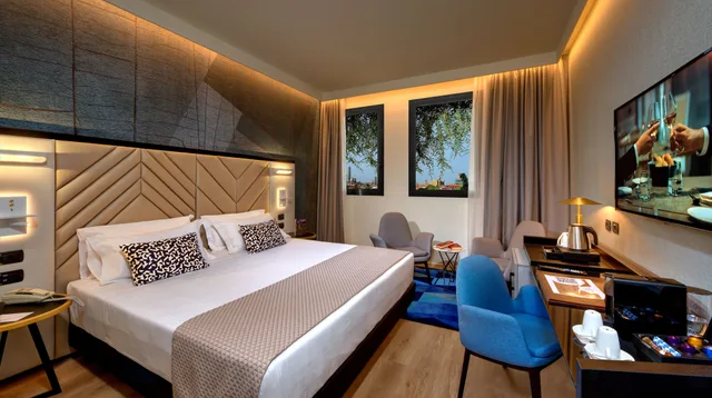 غرفة ديلوكس بسرير كينج، Savhotel Aemilia Bologna 2/3