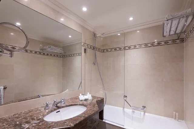 غرفة تنفيذية بسرير مزدوج، Grand Hotel de L Univers Paris Saint Germain 2/2