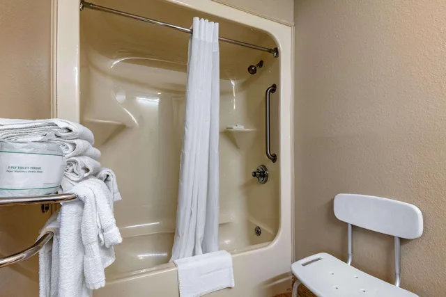غرفة بسرير كوين، Rodeway Inn Tuscaloosa near University 6/7