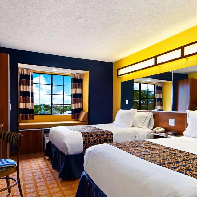 غرفة بسريرين كوين بحوض استحمام لذوي الإعاقة، Microtel Inn & Suites by Wyndham New Braunfels 4/5