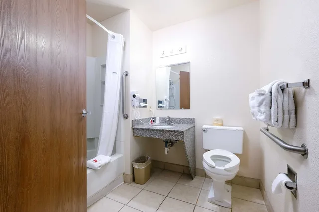 Room, Queen Bed, Bathtub, Accessible, Super 8 By Wyndham Las Cruces/White Sands Area 6/6