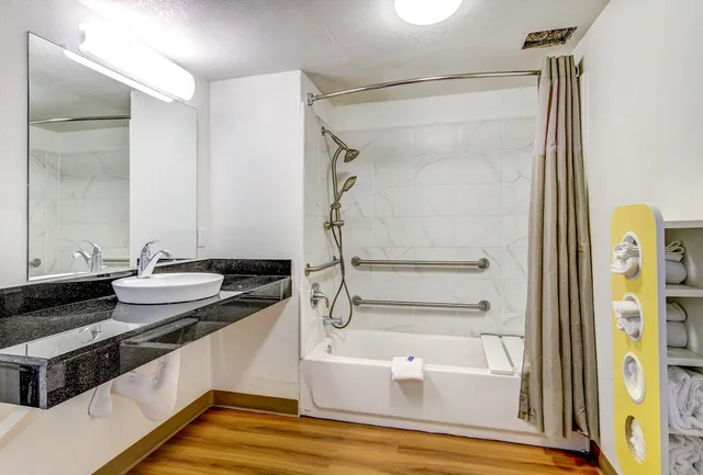 غرفة قياسية بسرير كينج، Motel6 Waco, TX - Lacy Lakeview 10/10