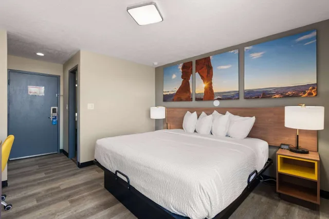 Room, King Bed, Days Inn by Wyndham Albuquerque I-25 5/10