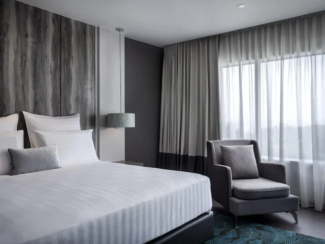 غرفة ديلوكس تنفيذية بسرير كينج بإطلالة على البحر، Pullman Miri Waterfront 1/10