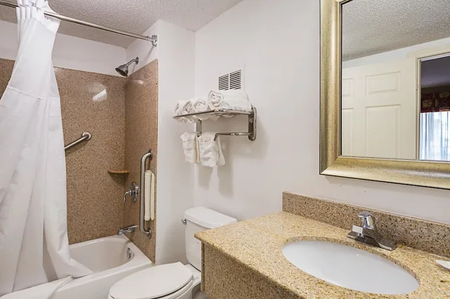 جناح كبير بسرير كينج، Quality Inn & Suites Greenville - Haywood Mall 7/10