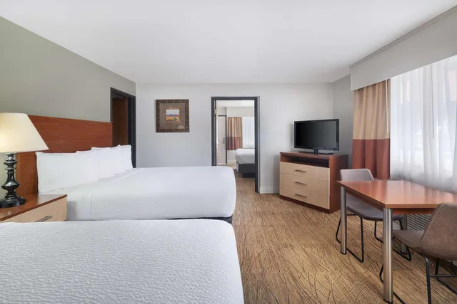 Family Suite, Suite, King Bed, 2 Queen Beds، Best Western Red Hills 1/3