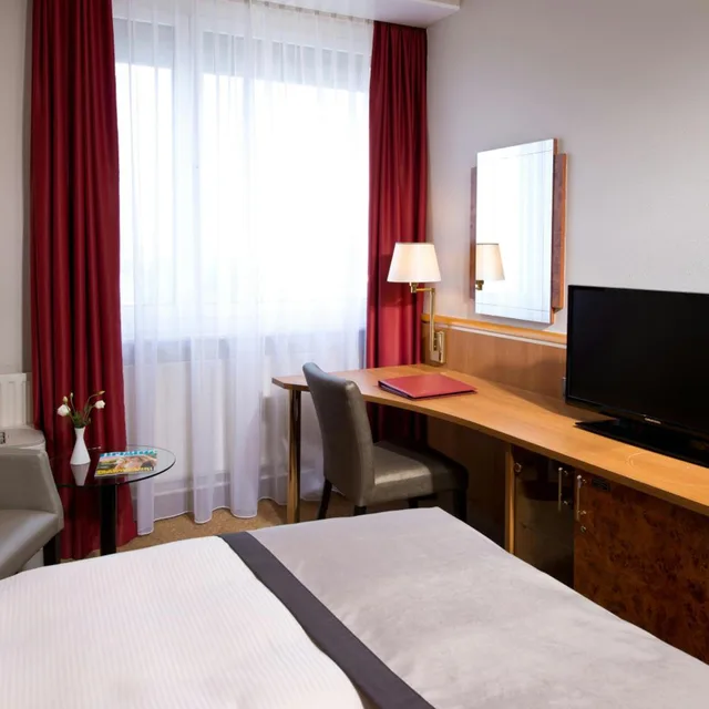 Comfort, King Bed, LEONARDO HOTEL KARLSRUHE 5/10