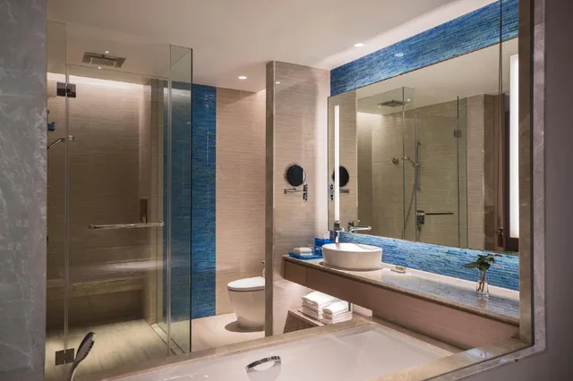 Guest Room, 2 Double Beds, Resort View, Balcony، Renaissance Pattaya Resort Spa 2/3