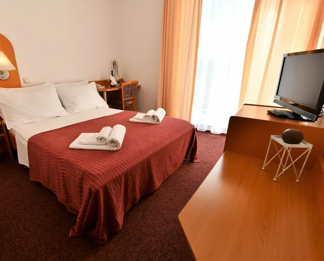 غرفة قياسية بسرير مزدوج بإطلالة على المتنزه بشرفة، Hotel Alkar 9/10