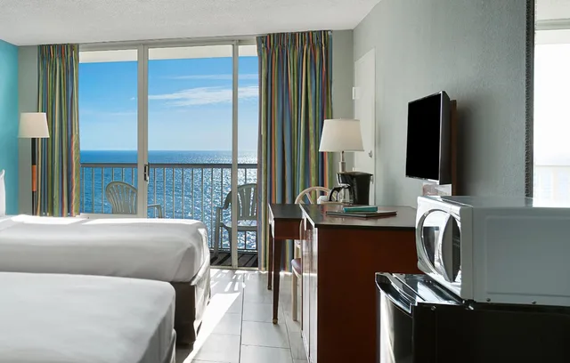 Room, 2 Queen Beds, Ocean Front، Crown Reef Resort 3/6