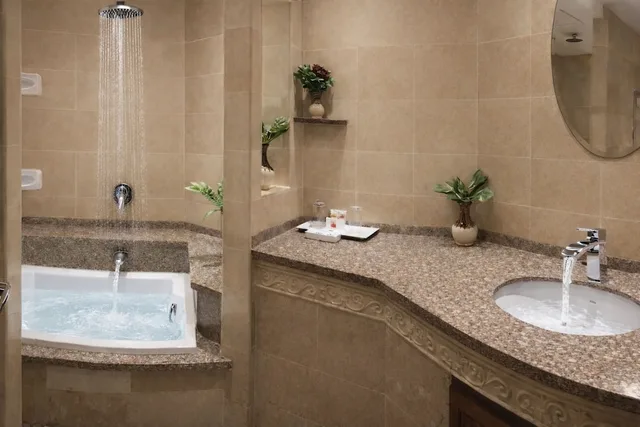 جناح بسرير كينج وسرير كوين بإطلالة على البحر بغرفتي نوم مع أريكة، Pacific Club Resort 9/10