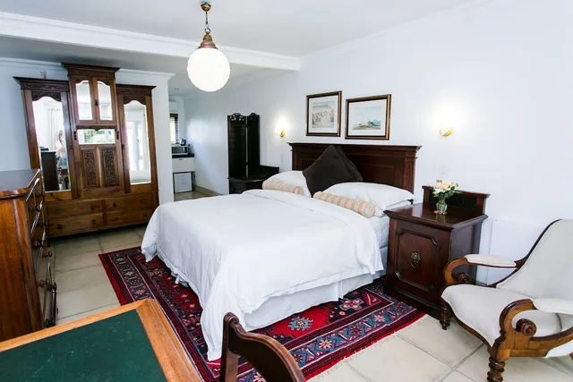 Comfort, King Bed, Burkleigh House 2/5