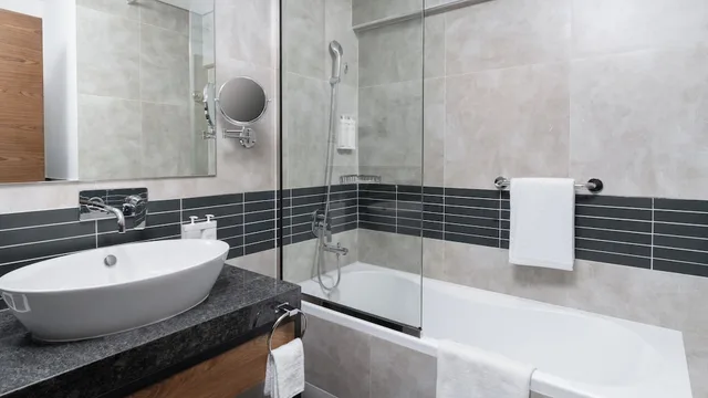 Standard, Laundry، Holiday Inn Dubai Village Circle 9/9