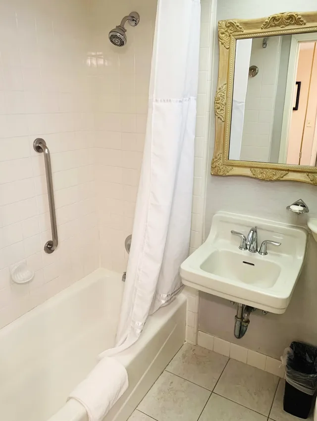غرفة بسرير كوين، Franciscan Inn & Suites 4/5