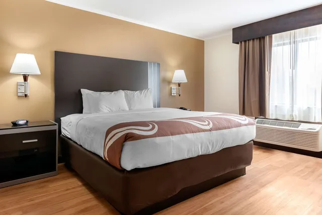 غرفة بسرير كينج، Quality Inn Fairborn near Wright Patterson AFB 1/2