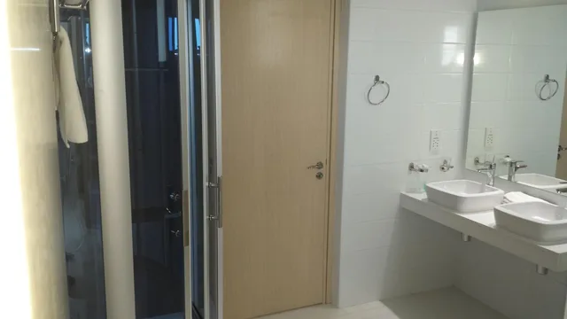 جناح بإطلالة على البحر بغرفة نوم واحدة مع أريكة، Vrissaki Beach Hotel 5/5